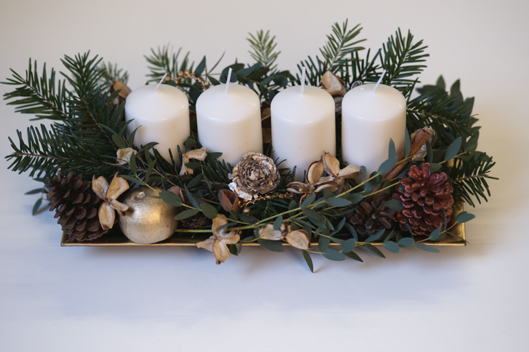 adventní věnec, netradiční adventní výzdoba, vánoční dekorace, tip na moderní vánoční věnec